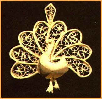 6394peacock.jpg (34398 bytes)